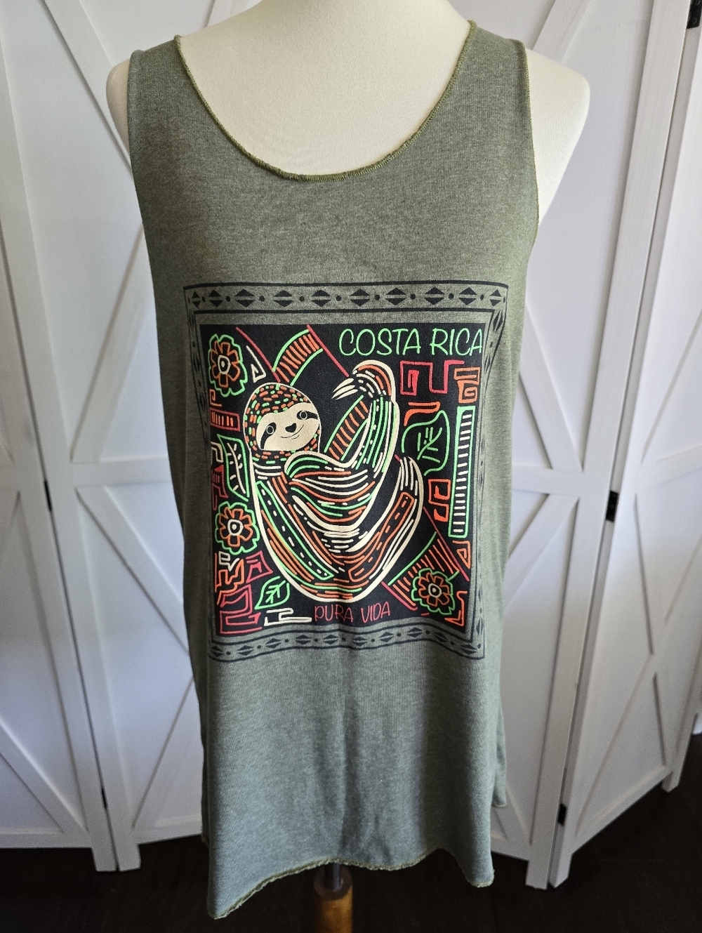 Costa Rica 'Pura Vida' Sloth Olive Green Tank Top - Picture 1 of 7